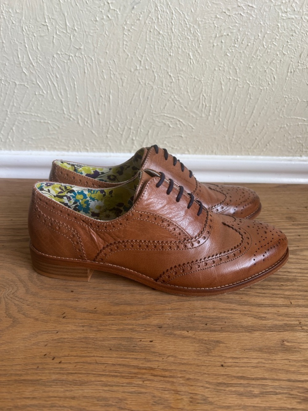 Boden Classic Women’s Brown Wingtip Oxfords - Leather Dress Shoes